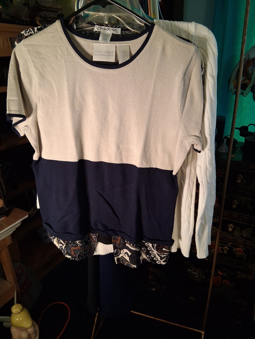 Liz Claiborne Navy and Cream Colorblock Short Sleeve Sweater